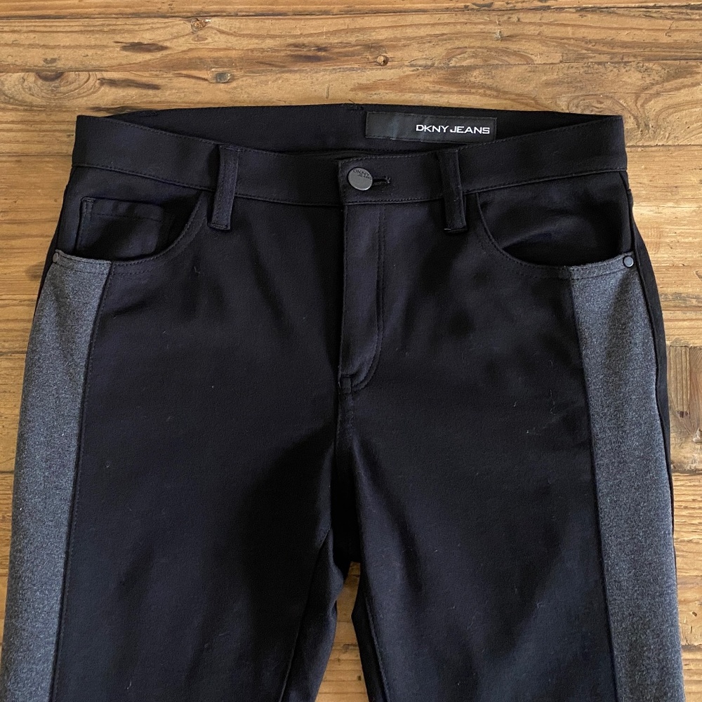 DKNY Jeans Women's Black with Gray Stripe Down Tapered Leg Stretch Pants Sz 2